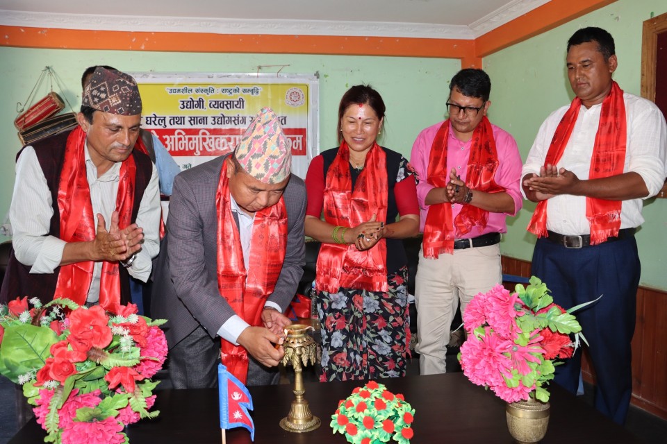 उद्योगी, व्यवसायीलाई एक दिवसीय अभिमुखीकरण कार्यक्रम मेलम्चीमा सम्पन्न 