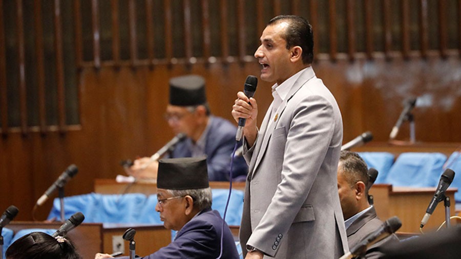 सीडीओले भ्रष्टाचार अभियुक्तलाई प्रमुख अतिथि बनाएको भन्दै संसद्‍मा उठ्यो प्रश्न