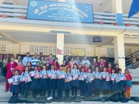 ग्रामीण स्वास्थ्य र शिक्षा सेवा गुठीद्धारा शैक्षिक सामग्री प्रदान