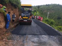 ईन्द्रावतीको विकासमा थप गति : वडा नं. ८ मा गहते शाखा सडकको कालोपत्रे कार्य सुरु