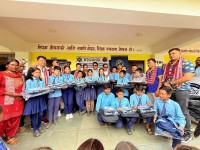 जलेश्वरी आधारभुत विद्यालयमा शैक्षिक सामाग्री वितरण