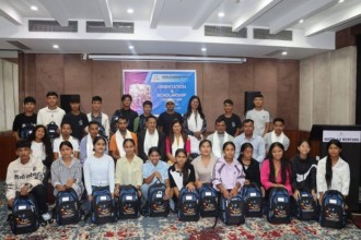 फ्रेण्ड्स अफ हिमालयन चिल्ड्रेनद्वारा २० विद्यार्थीलाई छात्रवृत्ति वितरण
