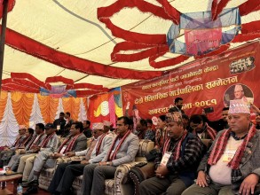 ज्यामिरेमानेमा सरकारविरुद्ध माओवादीको खबरदारी सभा: बस्नेत, सापकोटा र दुलालले गरे सम्बोधन