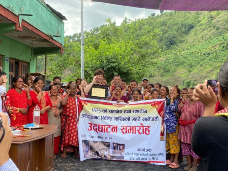 ईन्द्रावती -८ काे माख्लो गहतेमा ६७ खानेपानी धारा समुदायलाई हस्तान्तरण