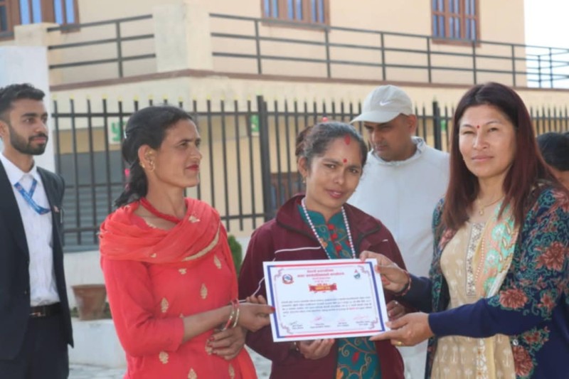 मेलम्ची नगरपालिकाका गृहिणी महिलालाई मौरीपालन तालिम