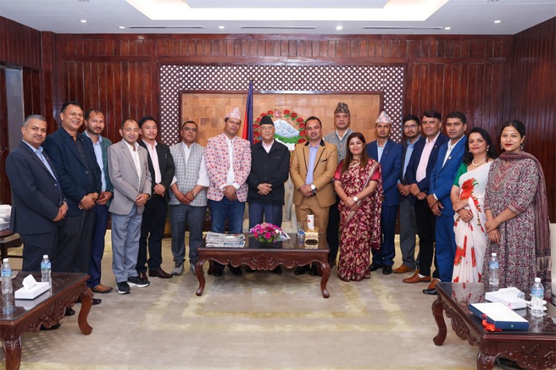 प्रधानमन्त्री ओलीद्धारा प्रेस चौतारीको नयाँ नेतृत्वलाई बधाई  ज्ञापन