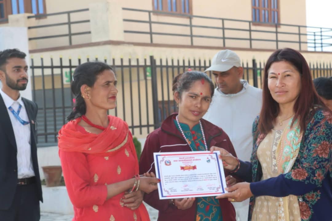 मेलम्ची नगरपालिकाका गृहिणी महिलालाई मौरीपालन तालिम